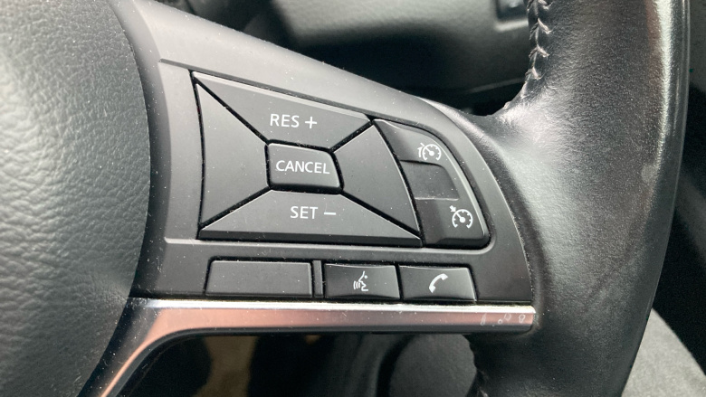 Nissan Qashqai 1.3 DiG-T Acenta Premium 5dr Petrol Hatchback